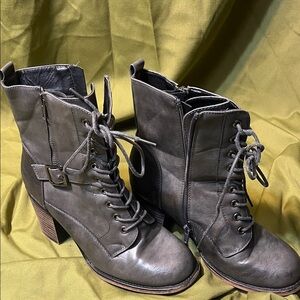 Vintage 93 Gray Heeled Boots